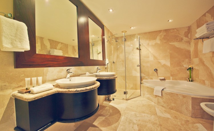 Suite - Bathroom - Premier Hotel Cape Town